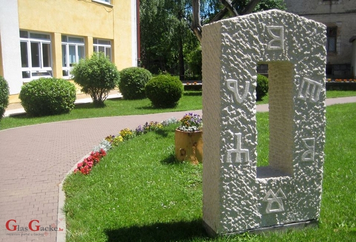Otočac i glagoljica