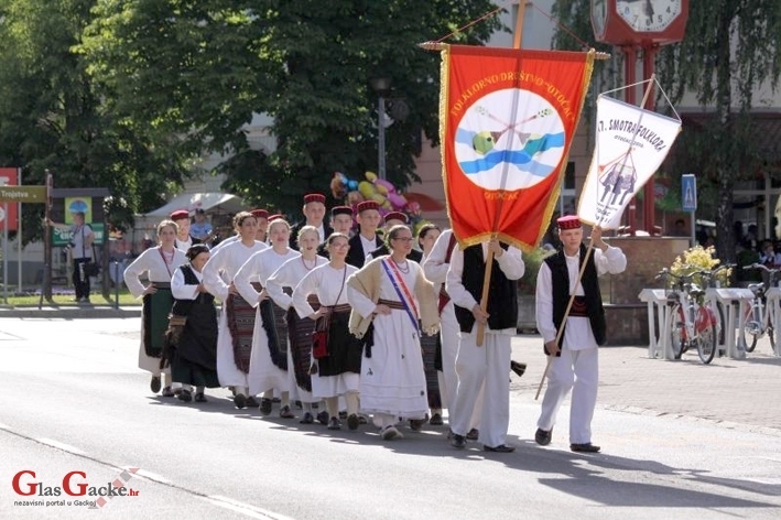 Mimohod i smotra folklornih društava u Otočcu