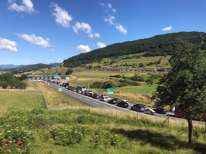 Veliki zastoj u prometu na autocesti kod Otočca Veliki zastoj u prometu na autocesti kod Otočca