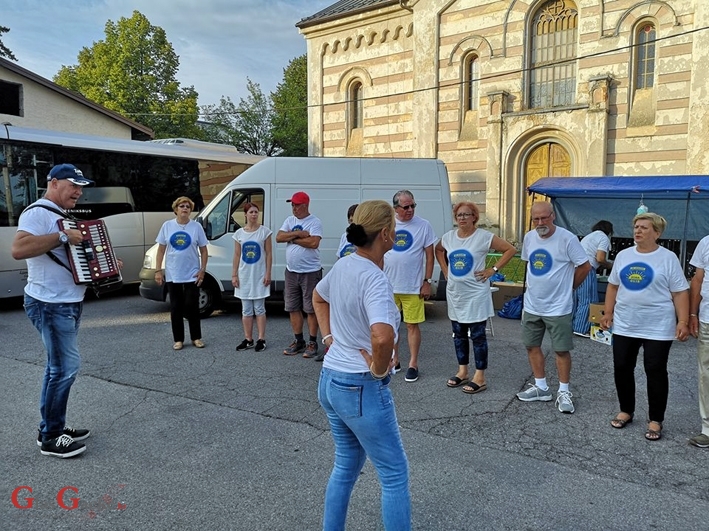 Zora s Oliba razvedrila prvu večer Eko etno Gacke