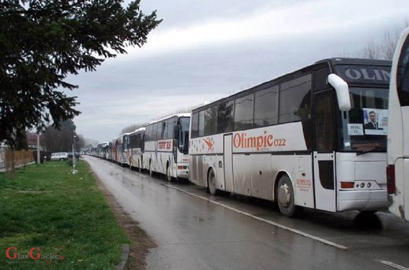 POČINJE OTVORENI RAT U VLADAJUĆOJ STRANCI Zbog nove odgode izbora u ličkom ogranku, Milinović dovozi autobuse pune pristaša pred središnjicu HDZ-a 