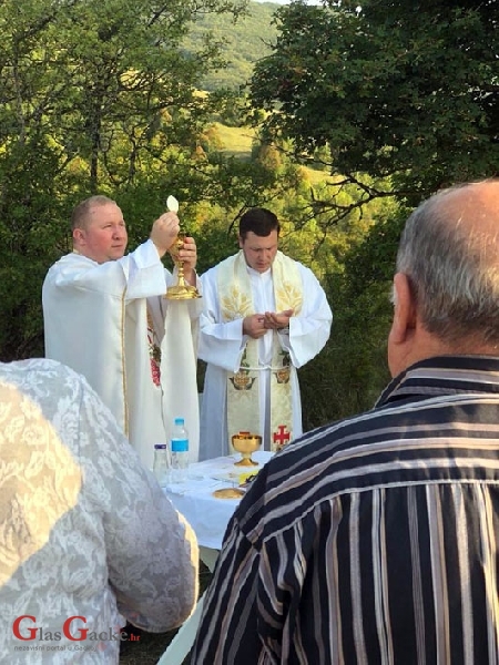 Sv. misa na ruševinama crkve u Mutiliću