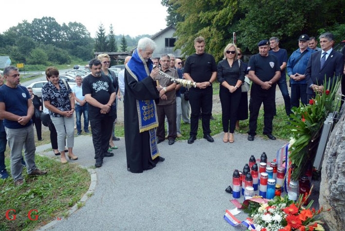 GADAN UDARAC SRPSKOJ PRAVOSLAVNOJ CRKVI: Evo tko je umjesto njih blagoslovio spomenik na Banovini 