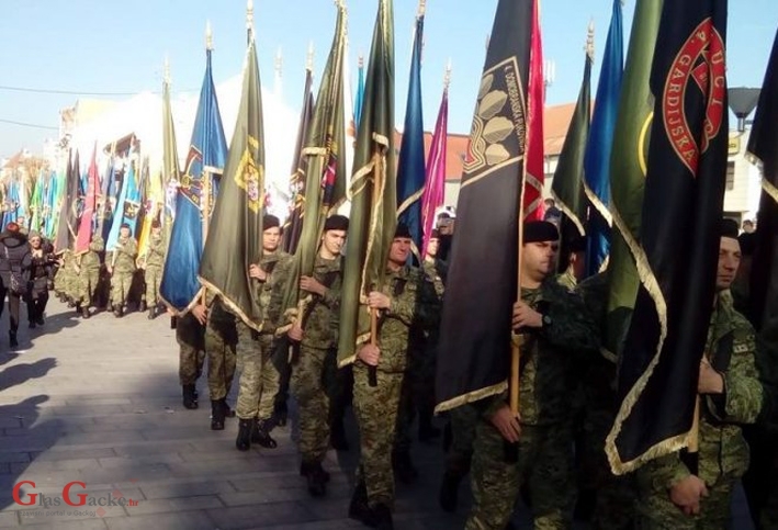 Vukovi trče maraton od Otočca do Gospića u čast poginulih kolega Vukovi trče maraton od Otočca do Gospića u čast poginulih kolega