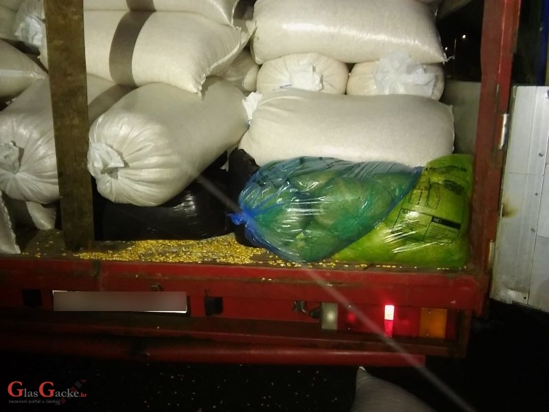 Švercao pun kamion rezanog duhana Švercao pun kamion rezanog duhana