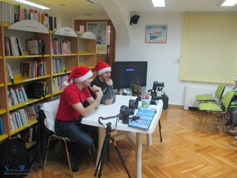 FOTOBOŽIĆNA RADIONICA U GRADSKOJ KNJIŽNICI SENJ