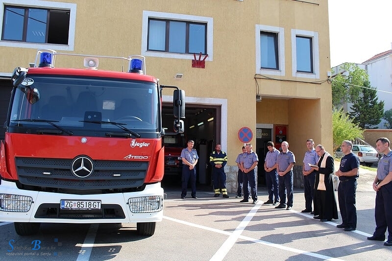 Blagoslov nove vatrogasne autocisterne u Senju