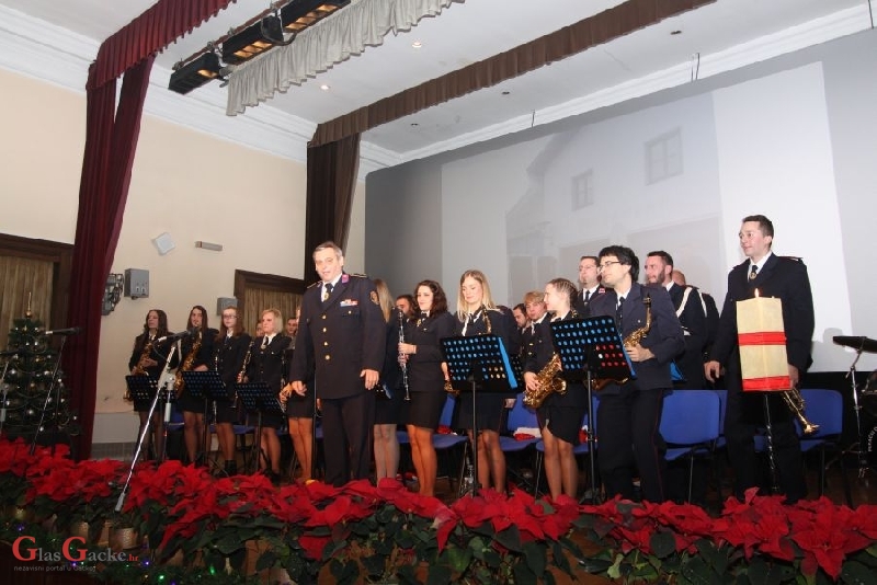 Veličanstveni 22.Božićni koncert Puhačkog orkestra DVD-a Otočac 
