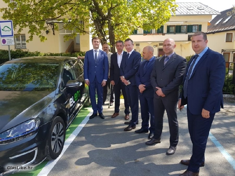 U trajni rad puštena prva ELEN punionica za električna vozila u Gospiću 