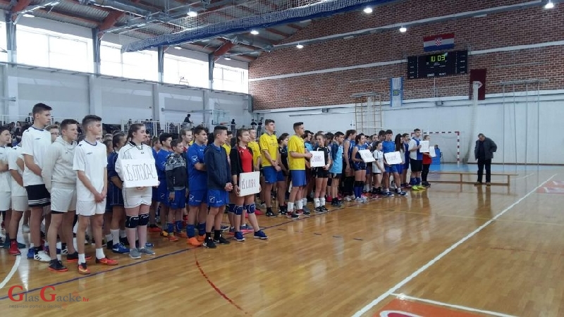 Jučer održano Županijsko natjecanje učenika iz odbojke u Otočcu Jučer održano Županijsko natjecanje učenika iz odbojke u Otočcu