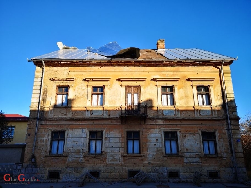 Olujna bura napravila štete na obiteljskim kućama 