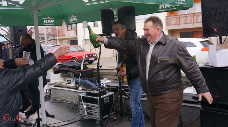 Ispraćaj stare i doček nove 2018. točno u podne u Brinju 