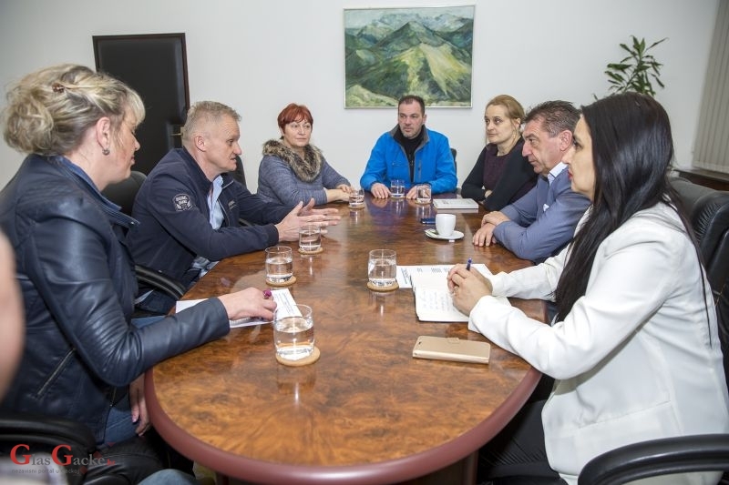 Predstavnici braniteljsko socijalno-radne zadruge „Zelena dolina“ na radnom sastanku kod župana Milinovića 