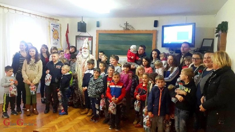 Sveti Nikola u tenisicama u Sincu 