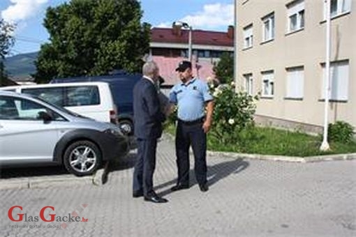 Glavni ravnatelj policije posjetio policijske postaje Donji Lapac i Korenica Glavni ravnatelj policije posjetio policijske postaje Donji Lapac i Korenica