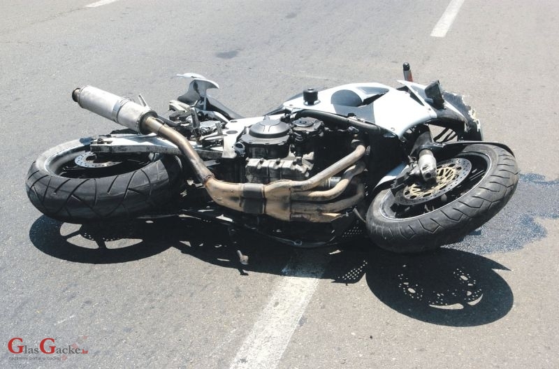 Ponovno pad motociklista s motora 