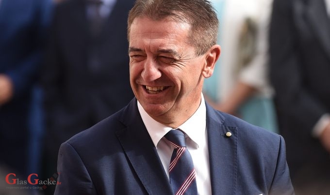 Milinović zamjenici Hodak:Uvjeren sam da ste moralna osoba i da ćete se nakon dva mjeseca pojaviti na poslu 