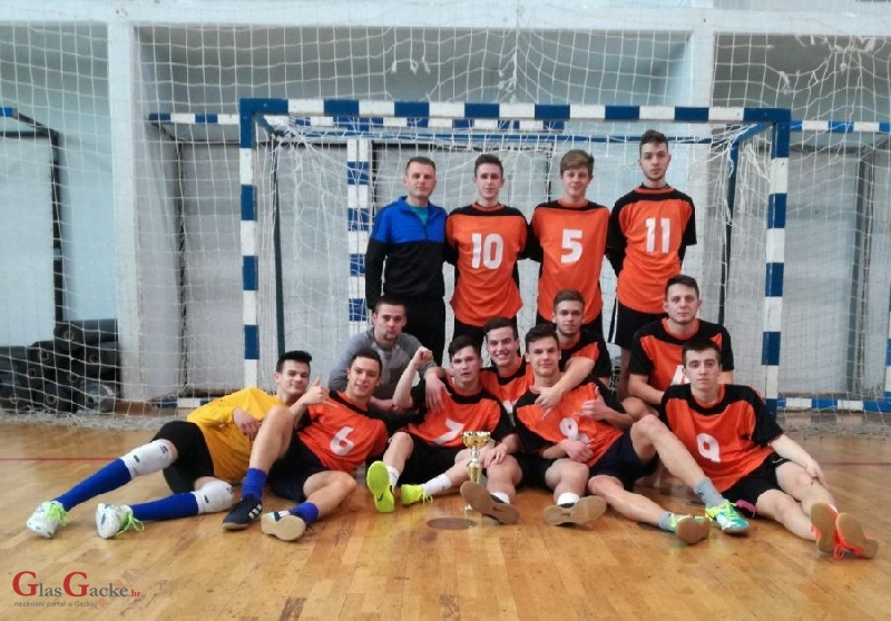Zlato u malom nogometu za učenike Srednje škole Otočac 