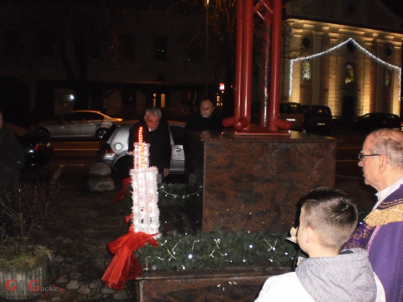 Svijeća koja naviješta radost