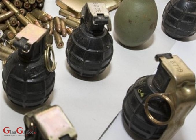 Dragovoljno predao pet ručnih bombi 