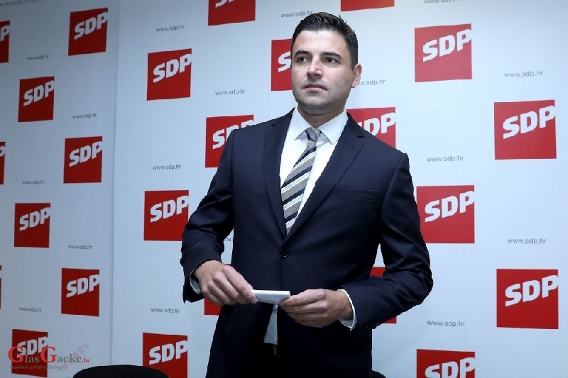 Predsjednik SDP-a Davor Bernardić u nedjelju u Otočcu 
