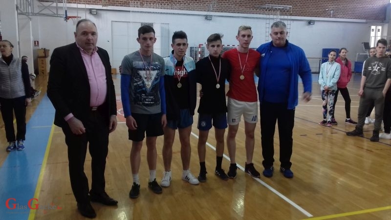 Otočki srednjoškolci županijski prvaci u cross-u