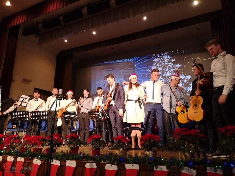 Veličanstven novogodišnji koncert Tamburaškog orkestra GPOU-a Otočac