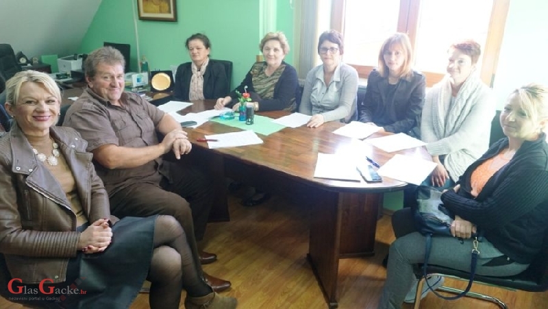 Potpisani ugovori o stipendiranju učenika srednjih škola i studenata s područja Općine Brinje 