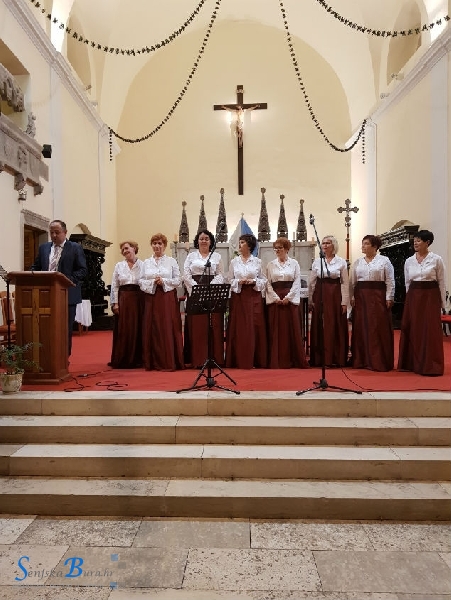 Senjkinje u prepunoj Katedrali proslavile 25 godina rada Senjkinje u prepunoj Katedrali proslavile 25 godina rada