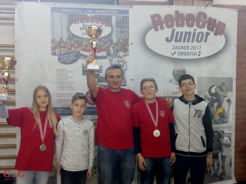 Otočki robotičari opet - prvi!