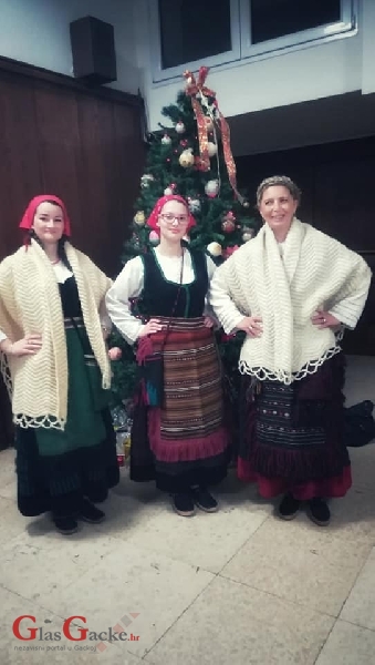 Folklorno društvo Otočac ususret Božiću