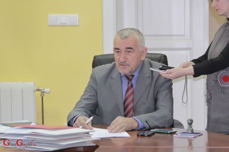 Gradonačelnik Kostelac: Šutiću učinio si više zla građanima Otočca nego neprijatelji u Domovinskom ratu 