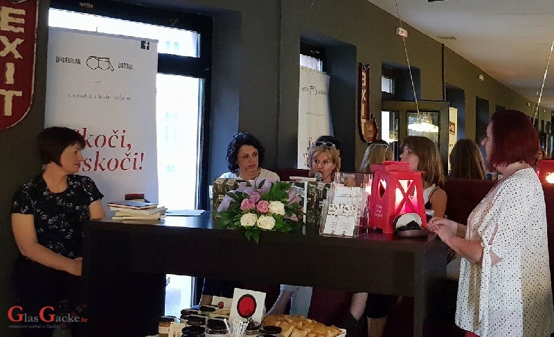 Kugli i Pleše u book cafeu Kugli i Pleše u book cafeu