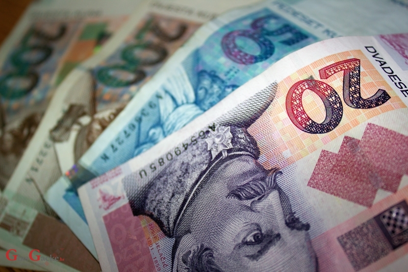 Nepoznati muškarac prevario 60-godišnjaka