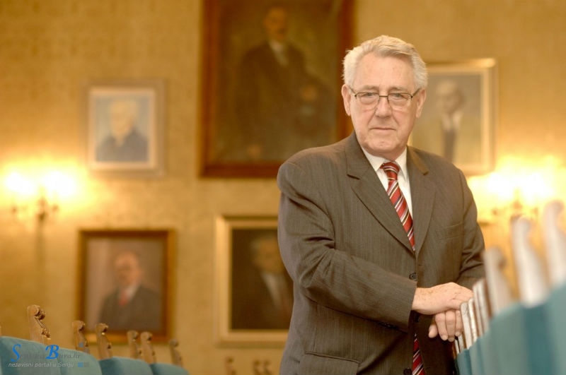Senjaninu Milanu Mogušu odličje "Velereda kralja Dmitra Zvonimira s lentom i Danicom" predsjednice RH