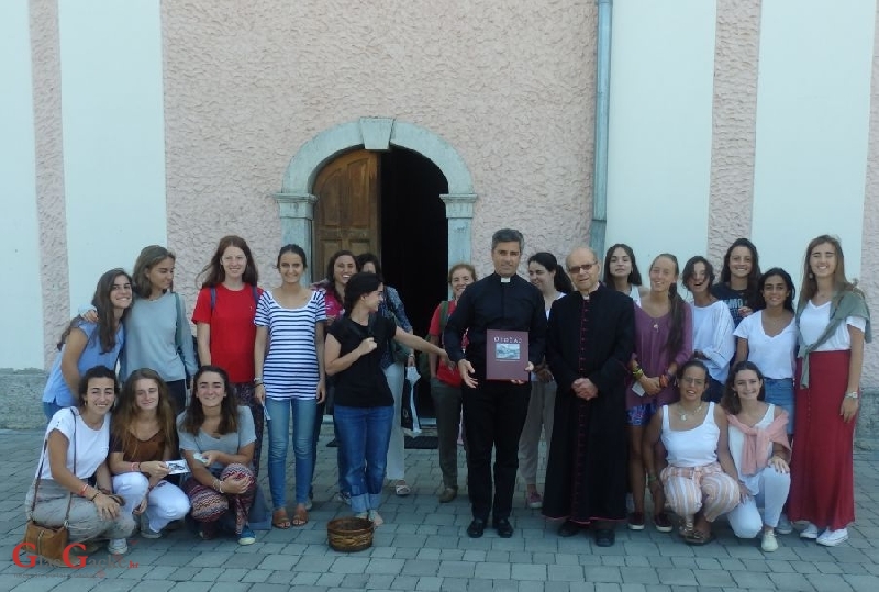 Volontiranje članova Crvenog križa i članova Opus Dei iz Španjolske Volontiranje članova Crvenog križa i članova Opus Dei iz Španjolske