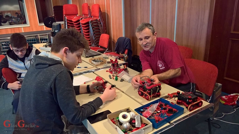 Robotički klub "Robo-Otočac" na natjecanju u Montrealu predstavlja Hrvatsku 