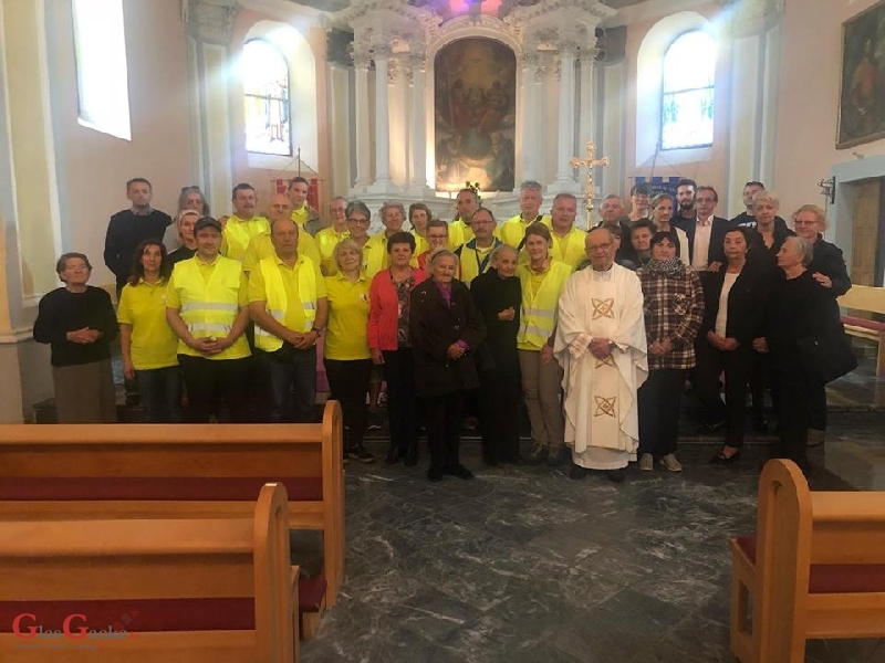 Hodočasnici jutros pješke krenuli za Solin