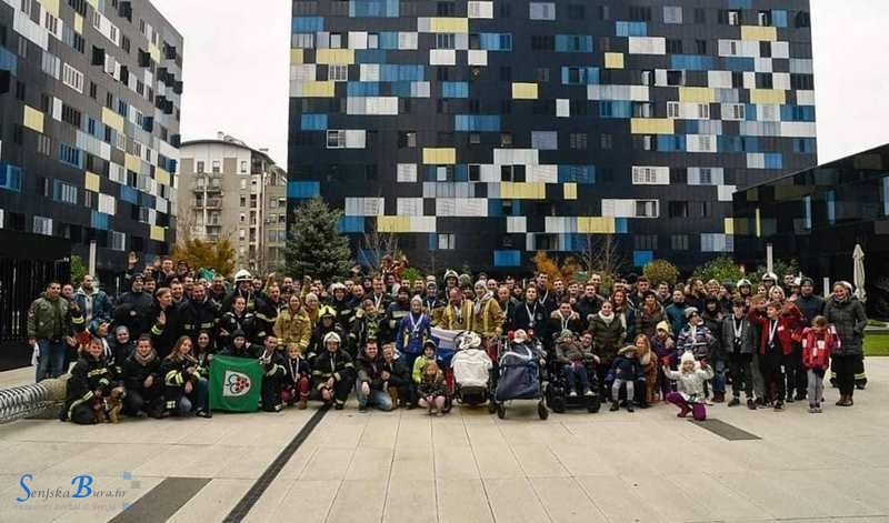 Davor Lopac i Marko Ferro iz senjskog DVD-a na humanitarnoj utrci Firefighter Stair Challenge u Zagrebu