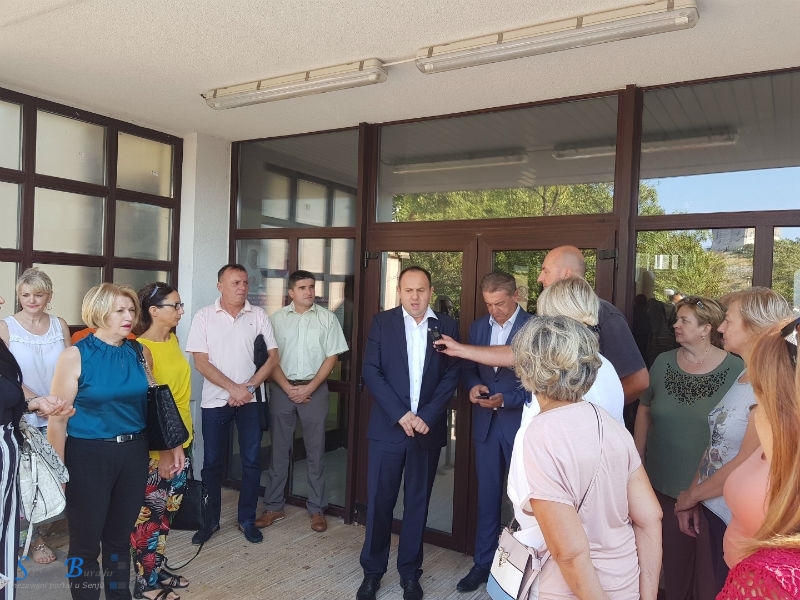 Župan Ličko-senjske županije Darko Milinović i gradonačelnik grada Senja Sanjin Rukavina na otvaranju radova na parkiralištu Doma zdravlja Senj