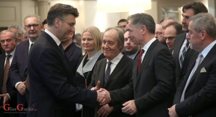 Je li Plenković trebao otići s Domjenka nakon ovih podlosti i laži Milorada Pupovca?