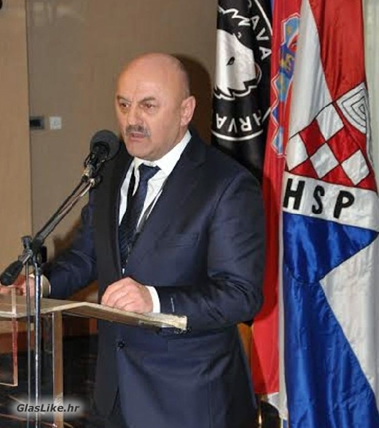 Karlo Starčević osobno stipendira devet studenata Karlo Starčević osobno stipendira devet studenata