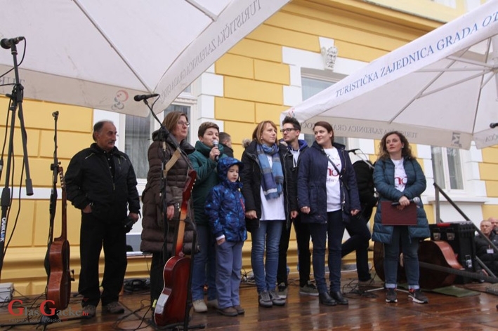 Nadasve uspio skup građanske inicijative ZA OTOČAC Nadasve uspio skup građanske inicijative ZA OTOČAC