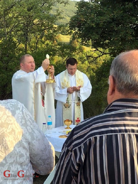 Sv. misa na ruševinama crkve u Mutiliću Sv. misa na ruševinama crkve u Mutiliću