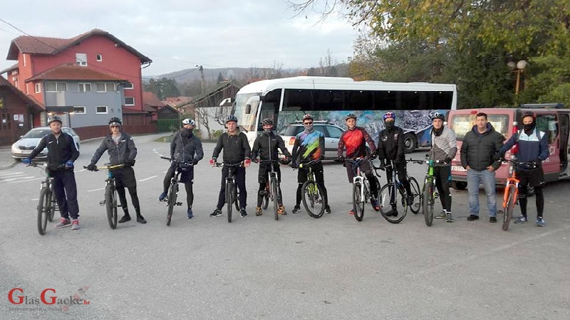 Biciklisti s Plitvica sve do Vukovara Biciklisti s Plitvica sve do Vukovara