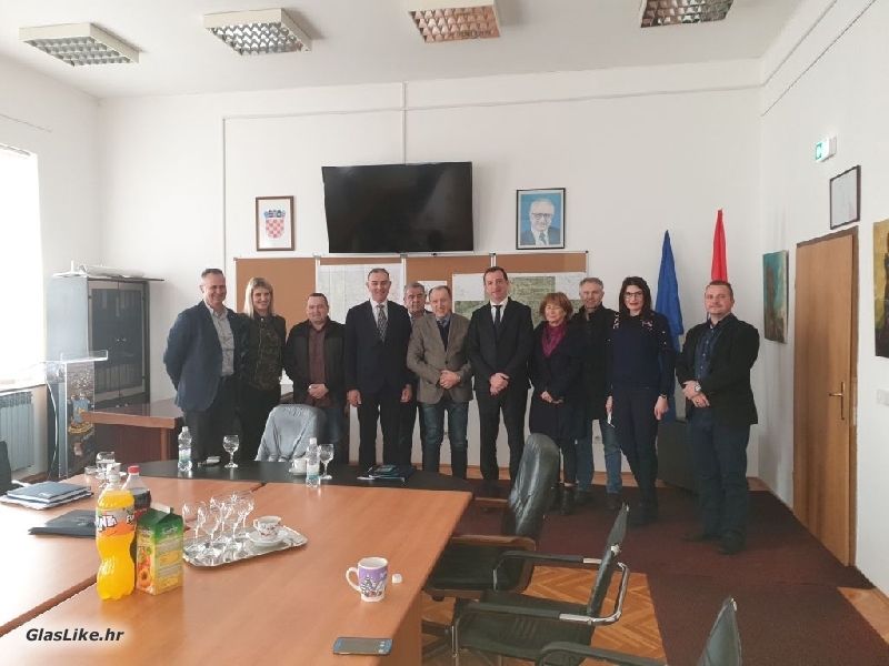 Državni tajnik Mažar: Središnji državni ured za stambeno zbrinjavanje investirati će u LSŽ-u u 2019.godini 12.500.000,00 kuna 