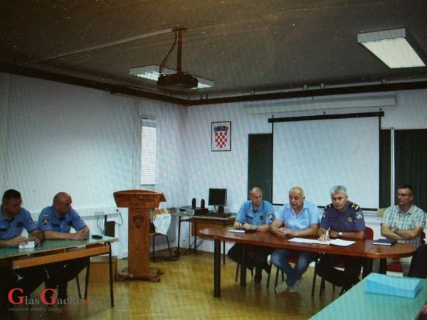 Prijem policijskih vježbenika u PU ličko-senjskoj Prijem policijskih vježbenika u PU ličko-senjskoj