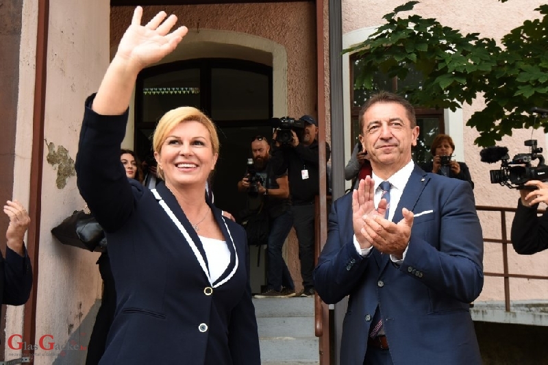 Predsjednica Kolinda Grabar-Kitarović danas u Gospiću Predsjednica Kolinda Grabar-Kitarović danas u Gospiću