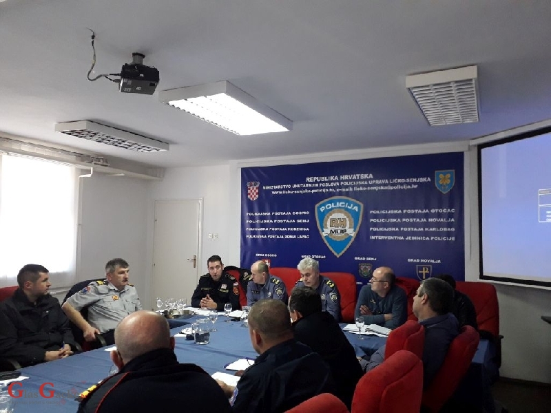 U Policijskoj upravi ličko-senjskoj održan sastanak s vatrogasnim zapovjednicima