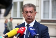 Moju kičmu nitko ne može lomiti Moju kičmu nitko ne može lomiti